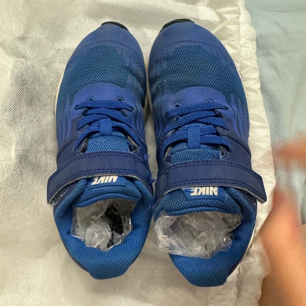 Bundle of three toddler shoes - Picture 8 of 16